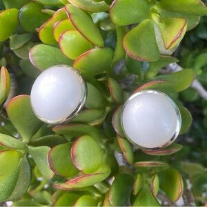 ‼️SALE‼️Coro Germany Vintage Clip-On Earrings – Gold Tone Cream Cabochon